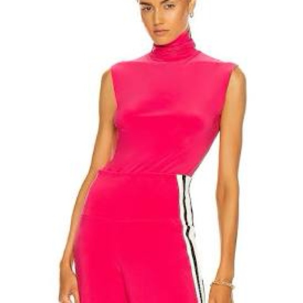 NORMA KAMALI Slim Fit Sleeveless Turtleneck Top